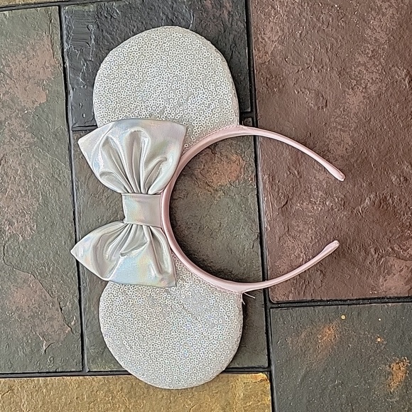 NEW Disney Minnie Mouse Ears Headband,  Platinum, NWOT - Picture 4 of 9